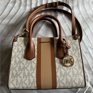 Michael kors crossbody bag